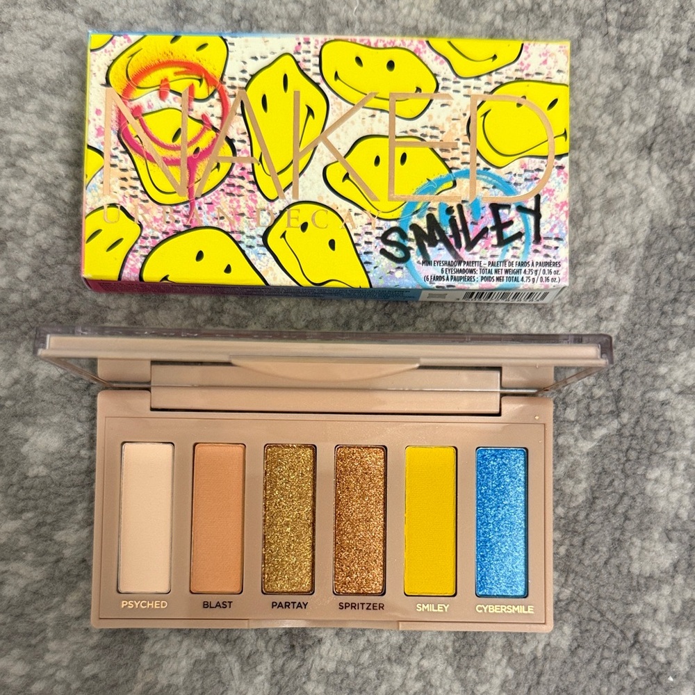 Urban Decay Naked Smiley Eyeshadow Palette mucho happy